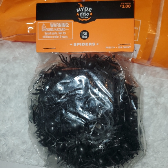 Hyde & Eek! Spider Webs, Spiders, Beverage Holder Happy Halloween Caution Tape - Picture 4 of 7